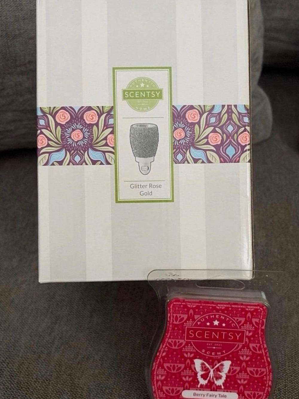 Scentsy Glitter Rose Gold Warmer with Berry Fairy Tale Wax Melt - Pink Accent
